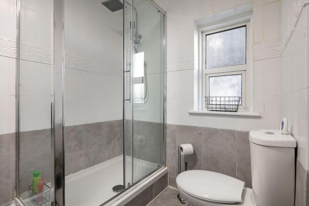 2A - Bright & Airy 2 Bed Flat - 20 Mins To Central London Exterior photo