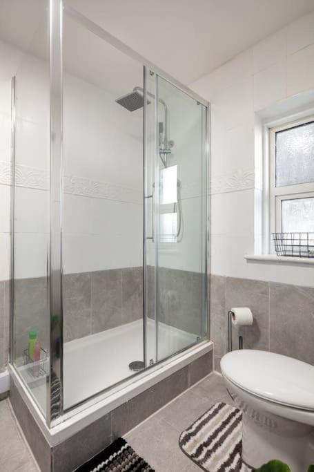 2A - Bright & Airy 2 Bed Flat - 20 Mins To Central London Exterior photo